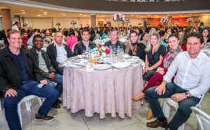 Professores e servidores participam de encontro de confraternização da Educação em Apucarana