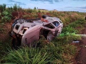Viatura da ROTAM capota após aquaplanagem na BR-467