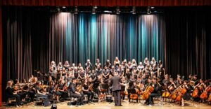 Estreia da Orquestra Municipal lota Cine Teatro Fênix em Apucarana