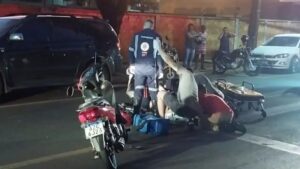Motociclista fica ferida após grave acidente em Arapongas