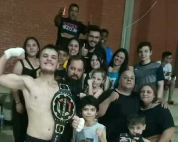 Pokémon Fight de Califórnia conquista Cinturão Peso Leve realizado em Peabiru