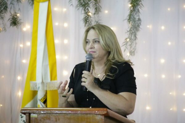 Prefeita Regina libera pagamento da segunda parcela do 13° salário dos servidores em São Pedro do Ivaí