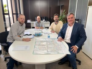 Prefeito de Cambira participa de audiência em Curitiba