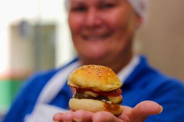 Prefeitura de Cambira  encerra curso de preparo de comidas de rua pelo Brasil e o mundo