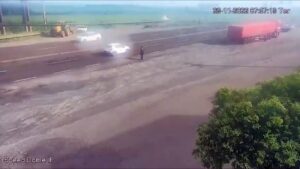 Câmera de segurança flagra acidente que matou casal na PR-444