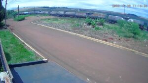 Câmera flagra descarrilamento de trem em cidade do Paraná; veja