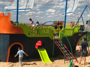 Indicação do VEREADOR MAJOR ARDUIN, parque de diversões em forma de caravela é instalado no Casagrande/Ulisses Guimarães: