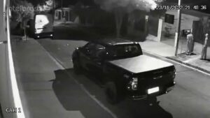Ladrões invadem casa e roubam Hilux em Arapongas; veja o flagrante