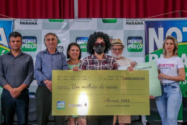 Empresária de Sarandi recebe prêmio de R$ 1 milhão do Nota Paraná