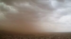 Cidades do interior de SP são cobertas por nuvens de areia