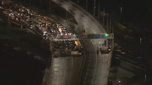 Ponte Rio-Niterói é fechada devido à batida de navio à deriva; VÍDEO