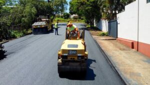 Prefeitura de Cambira faz o recapeamanento da Avenida das Indústrias