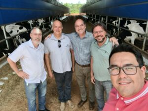 Prefeito Aquiles Takeda de Marilândia do Sul visitou a Fazenda Germina que fica no distrito de São José.