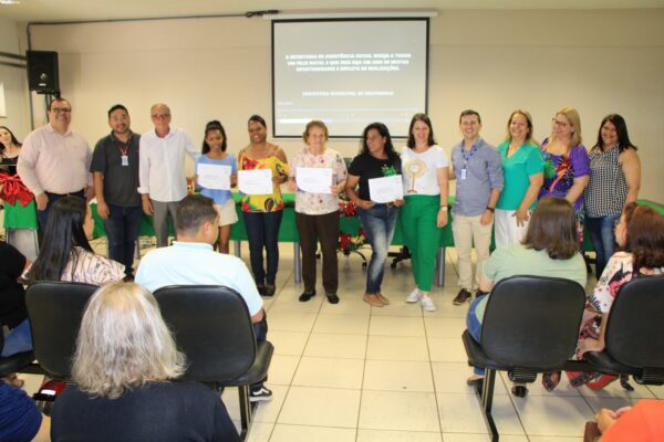 Semas e Sesan entregam certificados de cursos de qualificação em parceria com o Senac de Arapongas