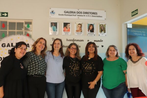 Escola Municipal Heloiza Giancristofaro de Arapongas inaugura Galeria de Diretores