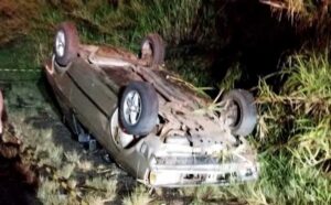 Motorista de carro morre em capotamento na Rodovia PR-180