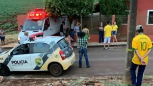 Servidor público mata esposa a facadas e publica foto ao lado do corpo
