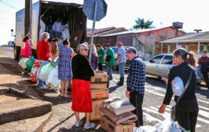 “Feira verde” viabiliza reciclagem, renda e segurança alimentar em Apucarana