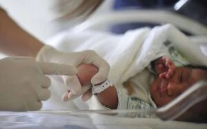Contrariando orientação médica casal retira criança de UTI Neonatal