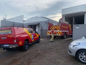 Incêndio em máquina de boné mobiliza Corpo de Bombeiros, em Apucarana