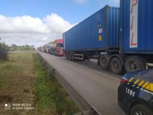 Fila para quem vai ao Litoral pela 277 é grande; saiba mais