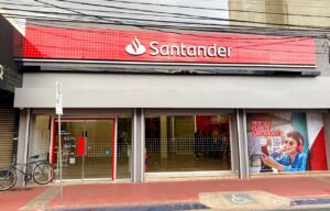 Santander de Arapongas ganha novo endereço e agência totalmente modernizada