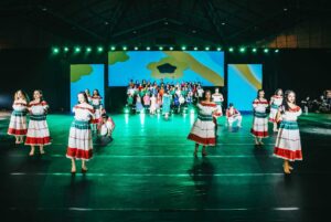 Projeto Crescer lota Ginásio de Esportes de Arapongas com evento de fim de ano