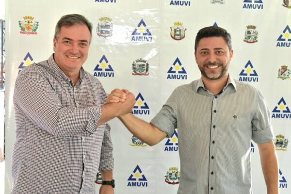 A Associação dos Municípios do Vale do Ivaí – AMUVI – realizou nesta quarta-feira (14) uma reunião para eleger a chapa que irá presidir a associação no próximo biênio 2023/2024.