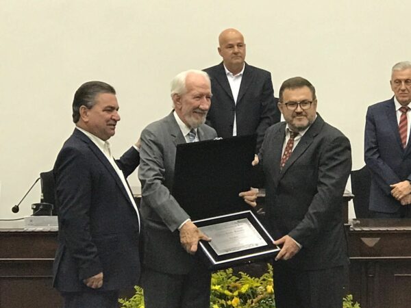 Major Arduin indica e Darci Piana é Cidadão Honorário de Arapongas