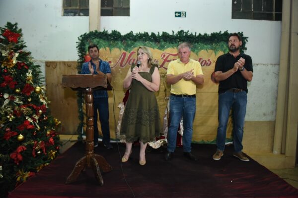 Prefeitura de São Pedro do Ivaí entrega cestas natalinas para servidores e colaboradores