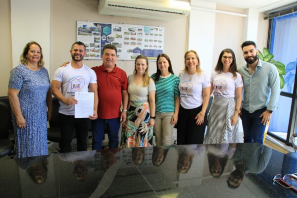 Prefeito de Arapongas institui criação de Comitê Municipal Intersetorial da Primeira Infância