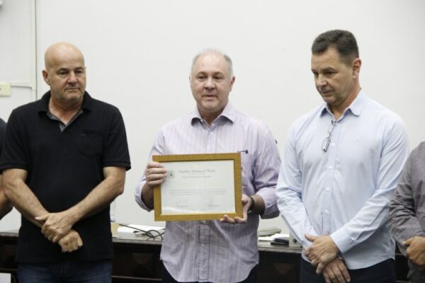 Diretor executivo da Movelpar é homenageado pela Câmara de Arapongas