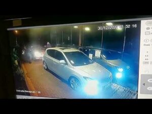 Homem é executado dentro de carro na entrada de motel no Paraná – Vídeo