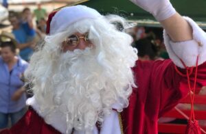 Natal em Cambira – Realizada por meio da Prefeitura, com apoio das Autarquia de Educação, a ação beneficiou cerca de 150 crianças