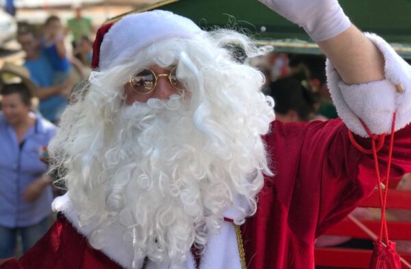 Natal em Cambira – Realizada por meio da Prefeitura, com apoio das Autarquia de Educação, a ação beneficiou cerca de 150 crianças