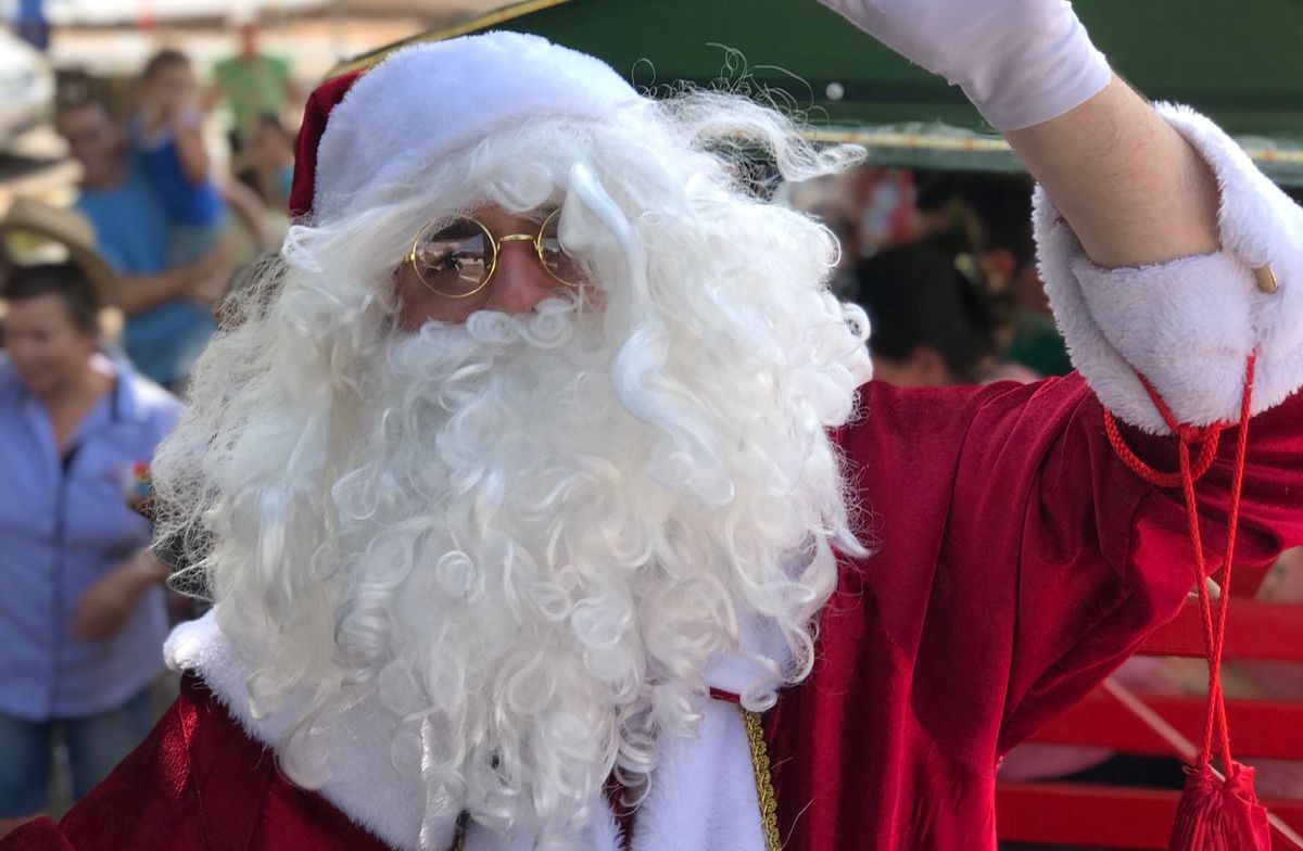 Natal em Cambira – Realizada por meio da Prefeitura, com apoio das Autarquia de Educação, a ação beneficiou cerca de 150 crianças