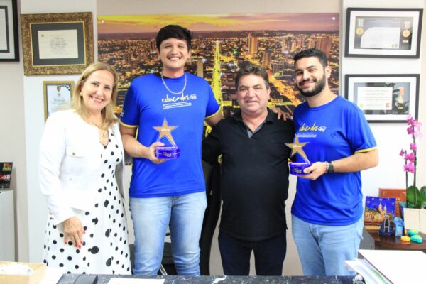 Arapongas – Semed é premiada durante evento Destaque da Editora OPET, em Curitiba