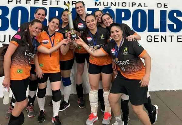 Borrazópolis – Time de Vôlei feminino Vintage, foi campeão da XVII edição do  JAMB’s de 2022
