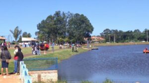 Bombeiros localizam corpo de jovem que se afogou em lago de Faxinal