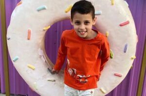 Menino de 8 anos que caiu de prédio será sepultado nesta segunda em Apucarana
