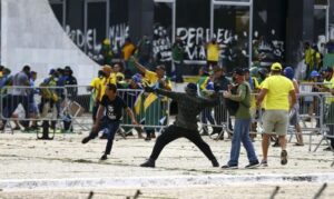 Alexandre de Moraes mantém 8 apucaranenses presos por atos em Brasília