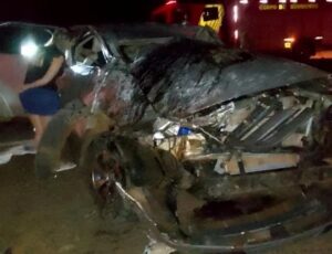 Capotamento de caminhonete na PR-272 em Cruzmaltina deixa três feridos