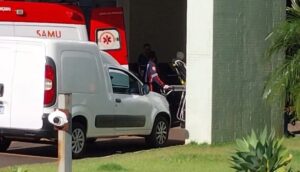 Trabalhador de Arapongas fica ferido após cair em supermercado