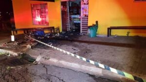 Após duplo homicídio em Cascavel, conveniência é incendiada