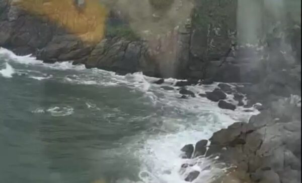 Homem morre após ficar ilhado em região de pedras na Ilha do Mel