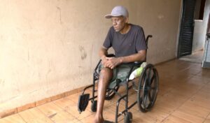 Atropelado na mesa do bar, homem que teve perna amputada tem alta hospitalar