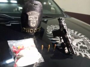Polícia mata homem durante cumprimento de mandado em casa de parentes em Rolândia
