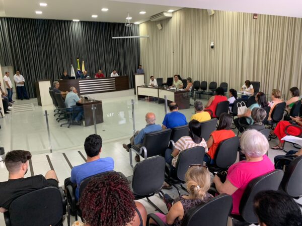 Câmara aprova projetos que reajustam salários de servidores públicos municipais de Apucarana