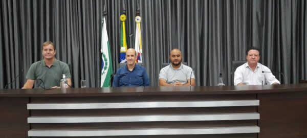 Com 8 votos professor Molina é eleito presidente da Câmara de Apucarana