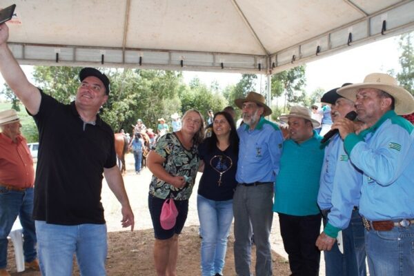 Prefeito Toledo participa da 23ª Cavalgada de São Sebastião em Cambira